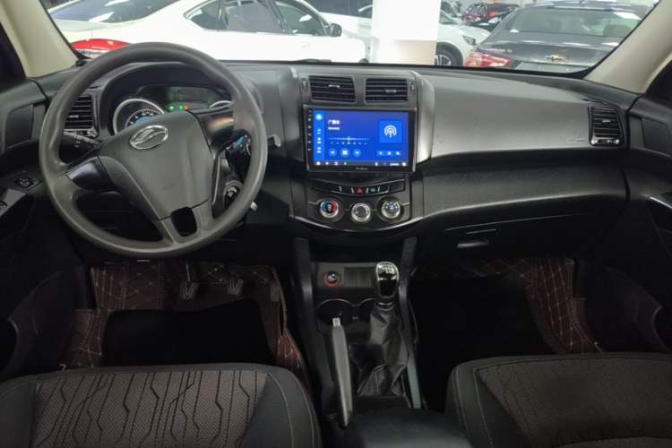 Used Land X5 2016 Plus 1.5T Manual Adventure Edition Center Console