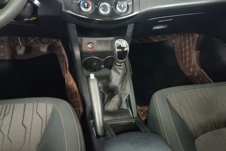 Used Land X5 2016 Plus 1.5T Manual Adventure Edition Gear Lever
