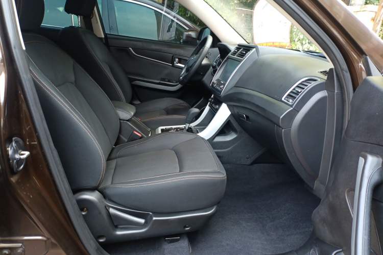 Used Land X5 2016 Plus 1.5T CVT Enjoyment Edition Interior 4
