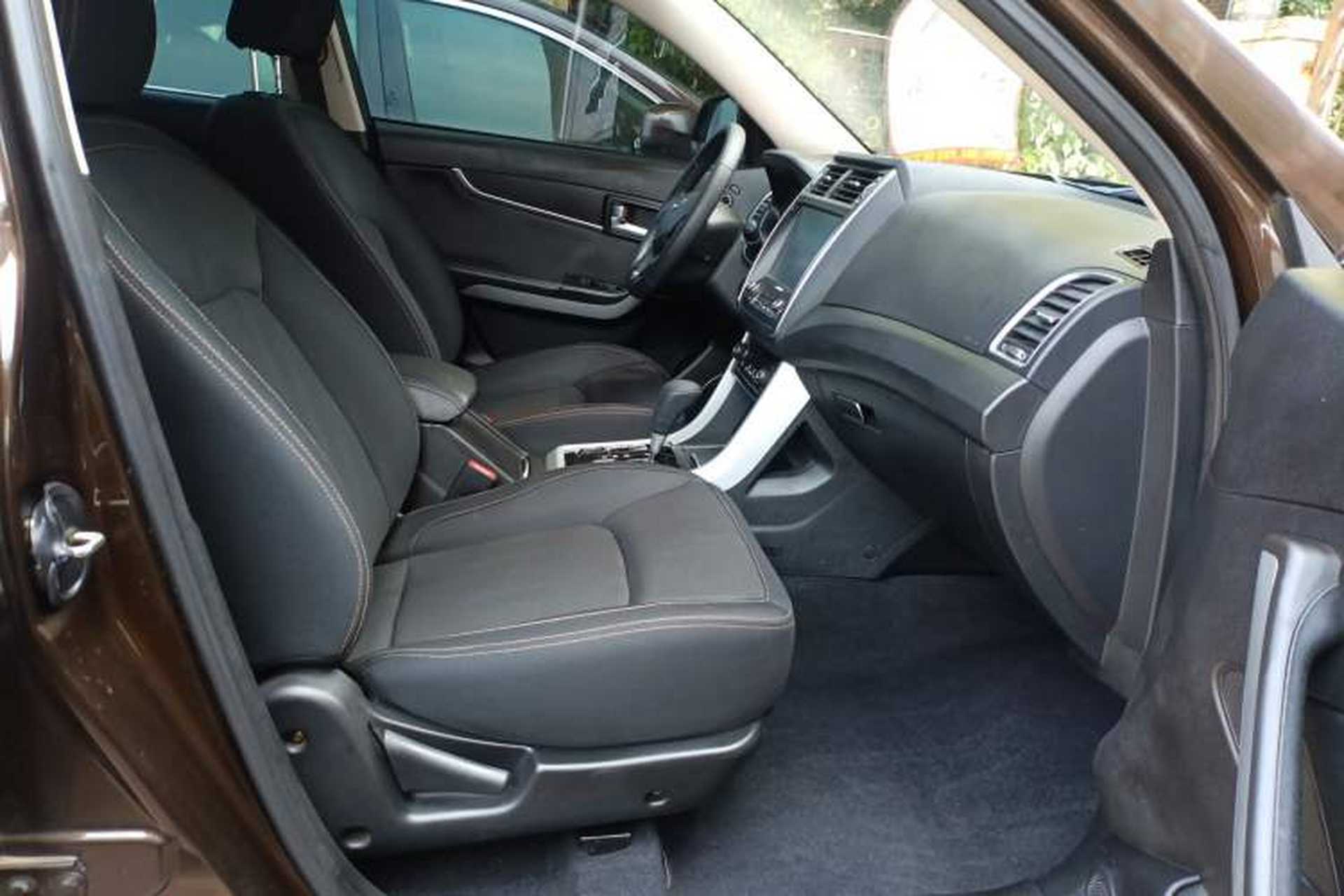 Used Land X5 2016 Plus 1.5T CVT Enjoyment Edition Interior 4