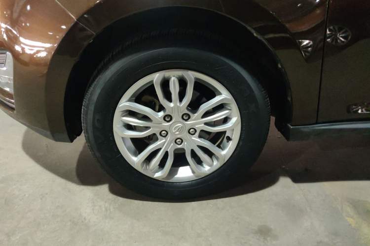 Used Land X5 2016 Plus 2.0T Automatic Enjoyment Edition Left Front Wheel Hub