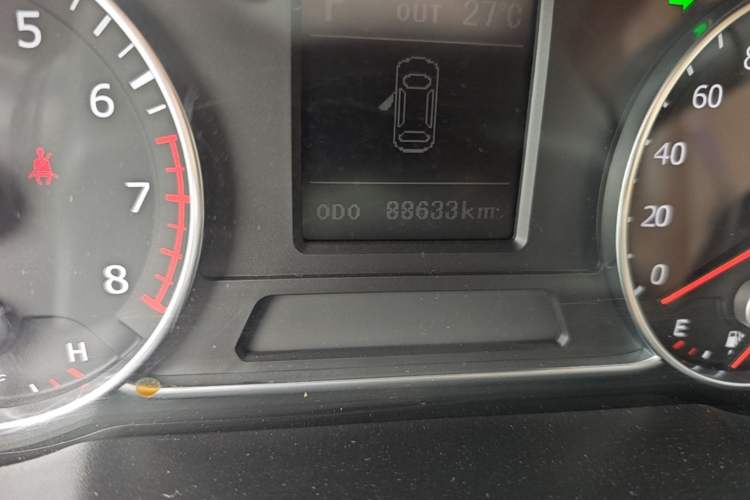 Used Land X5 2016 Plus 2.0T Automatic Innovation Edition Odometer Close Up