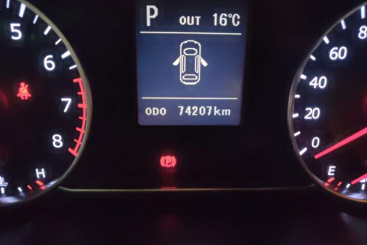 Used Land X5 2016 Plus 2.0T Automatic Enjoyment Edition Odometer Close Up