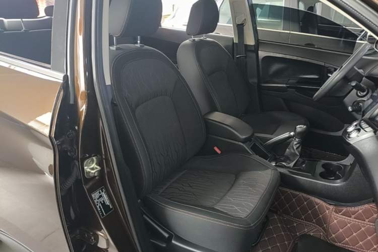 Used Land X5 2016 Plus 1.5T Manual Adventure Edition Right Front Seat