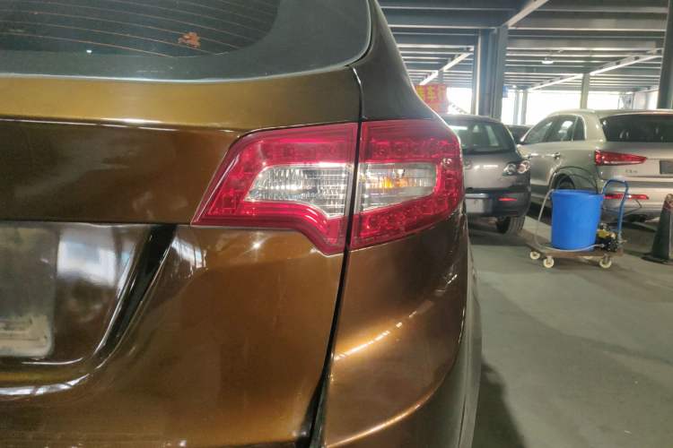Used Land X5 2016 Plus 2.0T Automatic Enjoyment Edition Right Rear Taillight