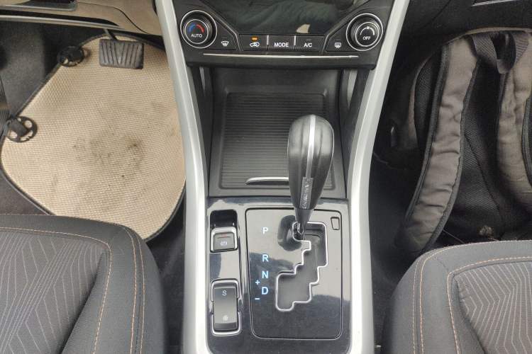 Used Land X5 2016 Plus 1.5T CVT Enjoyment Edition Gear Lever