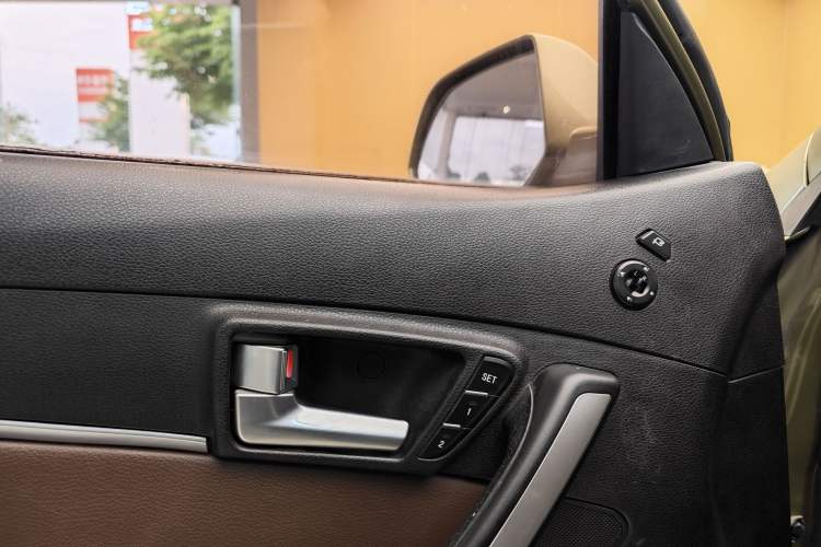 Used Land X5 2016 Plus 1.5T Manual Innovation Edition Interior 10