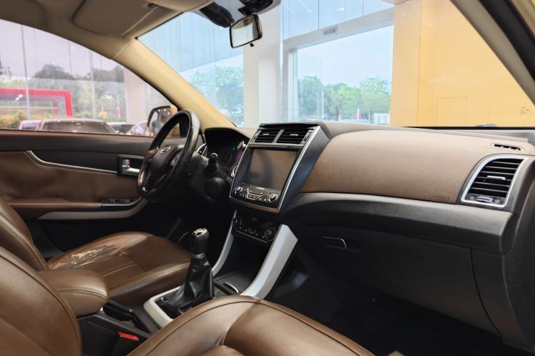 Used Land X5 2016 Plus 1.5T Manual Innovation Edition Interior 2