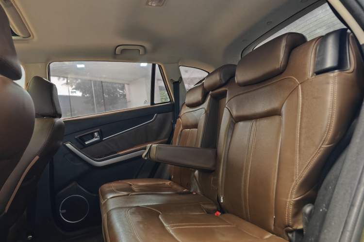 Used Land X5 2016 Plus 1.5T Manual Innovation Edition Interior 3