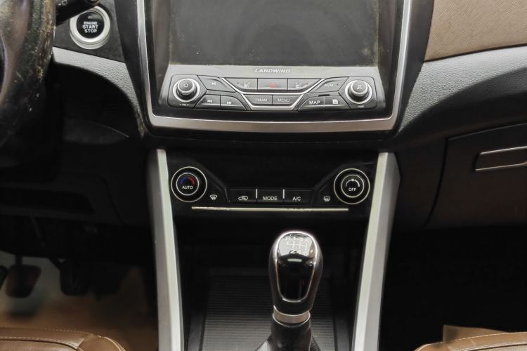 Used Land X5 2016 Plus 1.5T Manual Innovation Edition Interior 6