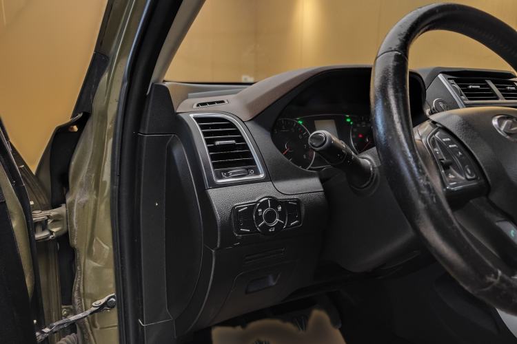 Used Land X5 2016 Plus 1.5T Manual Innovation Edition Interior 8
