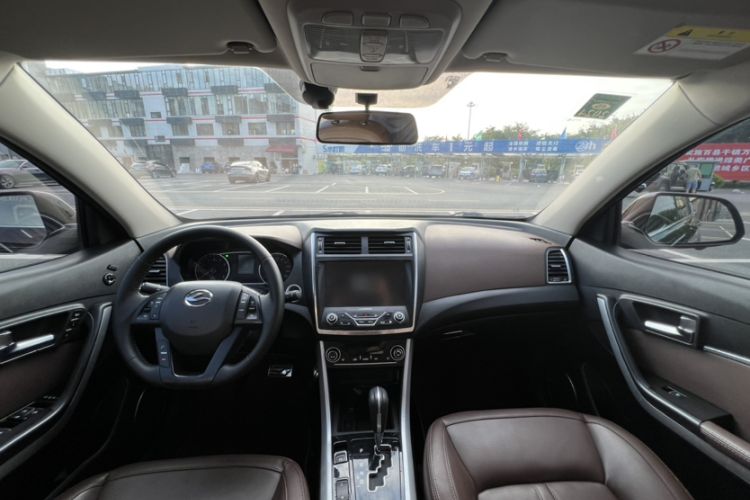 Used Land X5 2016 Plus 1.5T CVT Leading Edition Interior 1