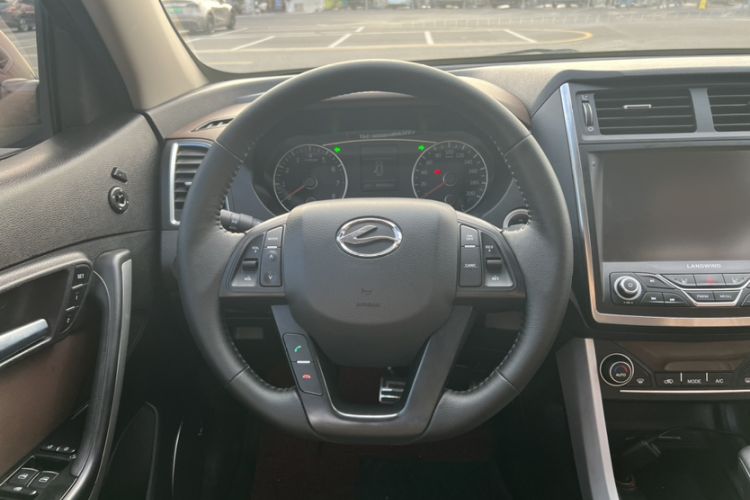 Used Land X5 2016 Plus 1.5T CVT Leading Edition Interior 2