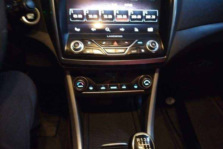 Used Land X5 2016 Plus 1.5T Manual Enjoyment Edition Audio And AC Panel