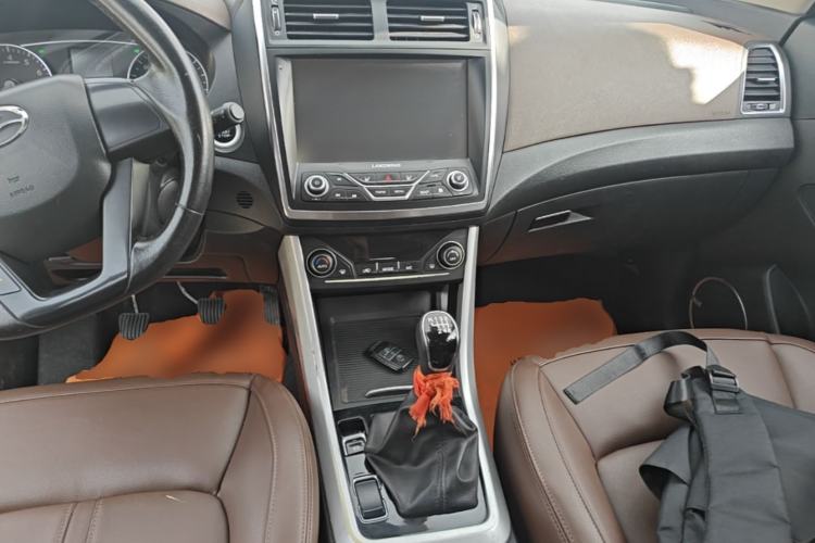 Used Land X5 2016 Plus 1.5T Manual Innovation Edition Center Console