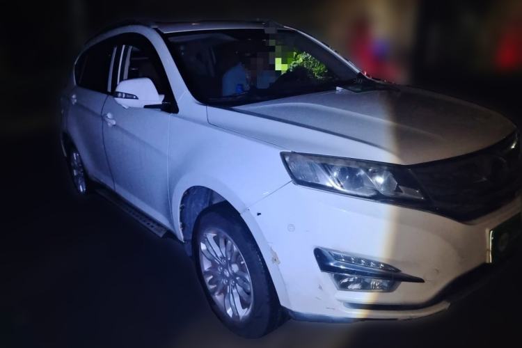 Used Land X5 2016 Plus 1.5T CVT Leading Edition Front Right 45 Deg