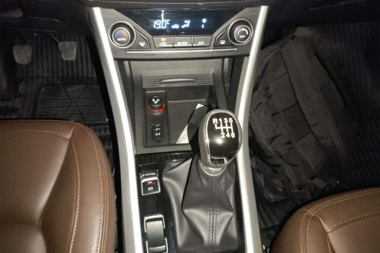 Used Land X5 2016 Plus 1.5T Manual Innovation Edition Gear Lever