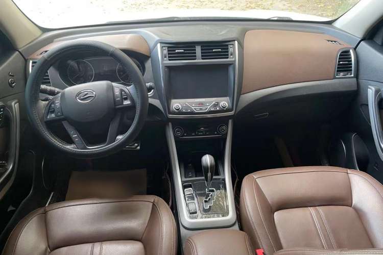 Used Land X5 2016 Plus 2.0T Automatic Innovation Edition Interior 1