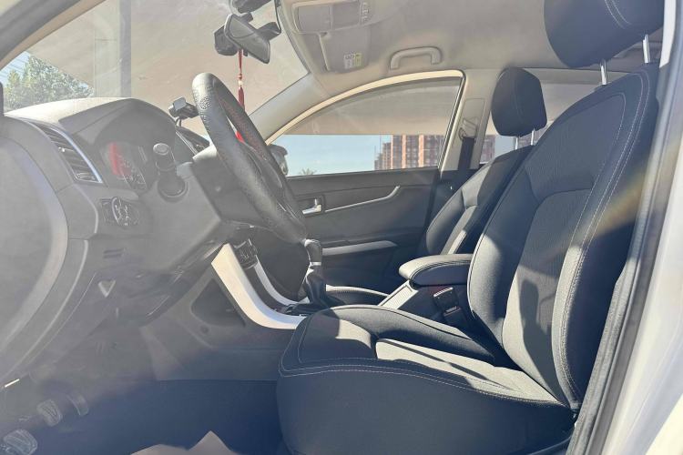 Used Land X5 2016 Plus 1.5T Manual Enjoyment Edition Interior 2