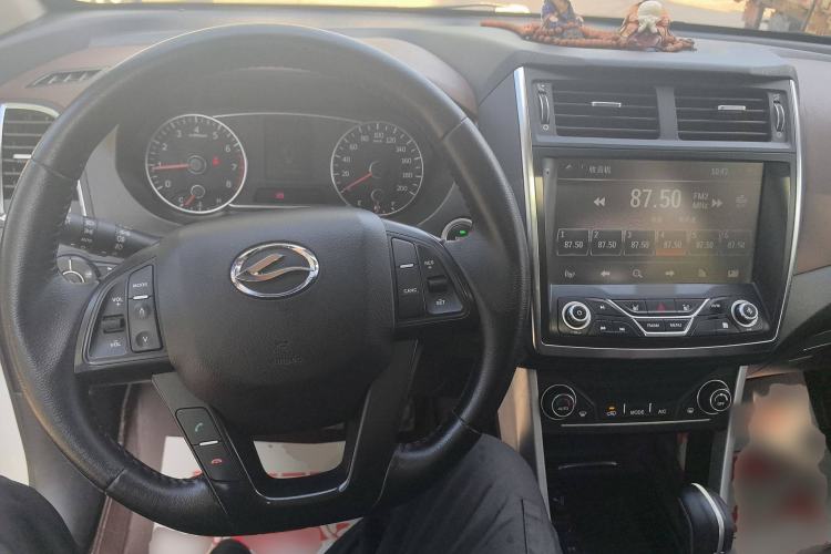 Used Land X5 2016 Plus 1.5T CVT Leading Edition Interior 2
