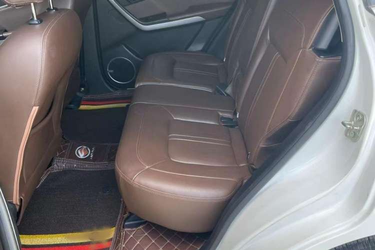 Used Land X5 2016 Plus 2.0T Automatic Innovation Edition Interior 3
