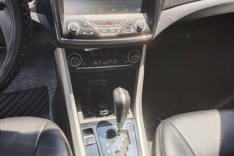 Used Land X5 2016 Plus 1.5T CVT Enjoyment Edition Interior 3