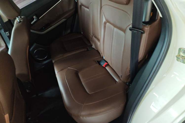 Used Land X5 2016 Plus 2.0T Automatic Innovation Edition Interior 4