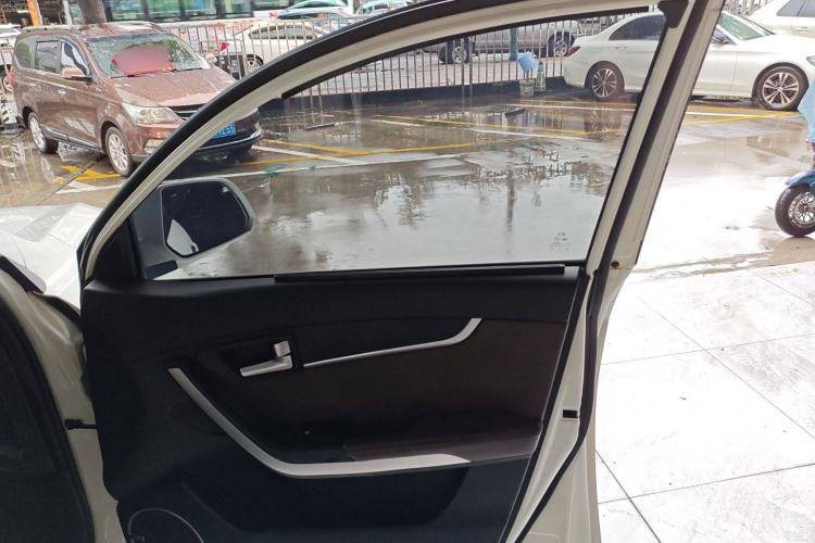 Used Land X5 2016 Plus 2.0T Automatic Innovation Edition Interior 5