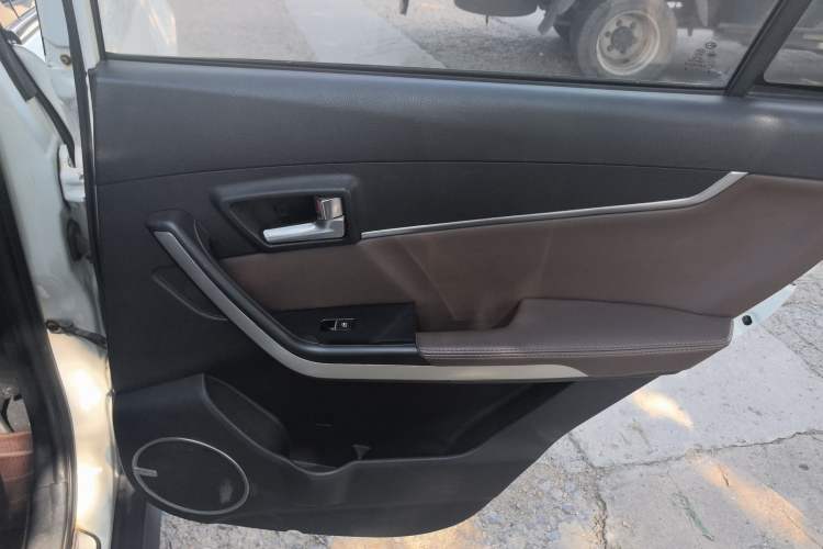 Used Land X5 2016 Plus 1.5T CVT Leading Edition Interior 6