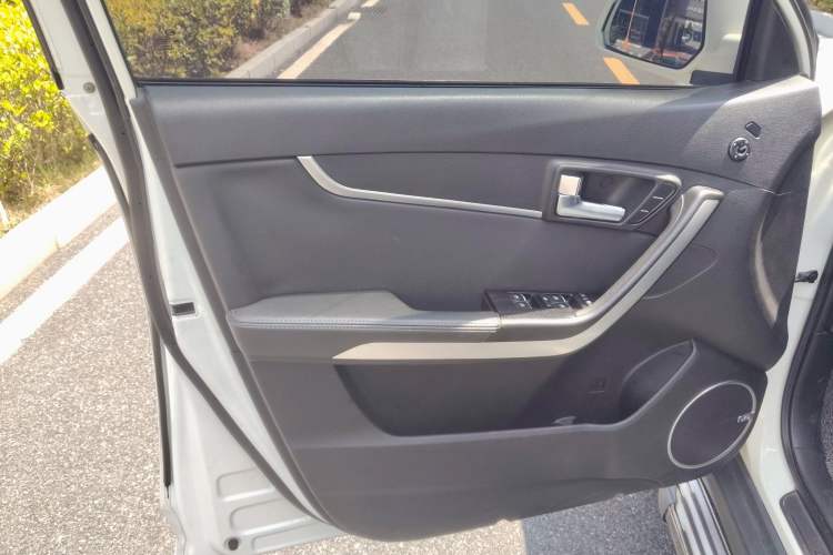 Used Land X5 2016 Plus 1.5T CVT Enjoyment Edition Interior 8