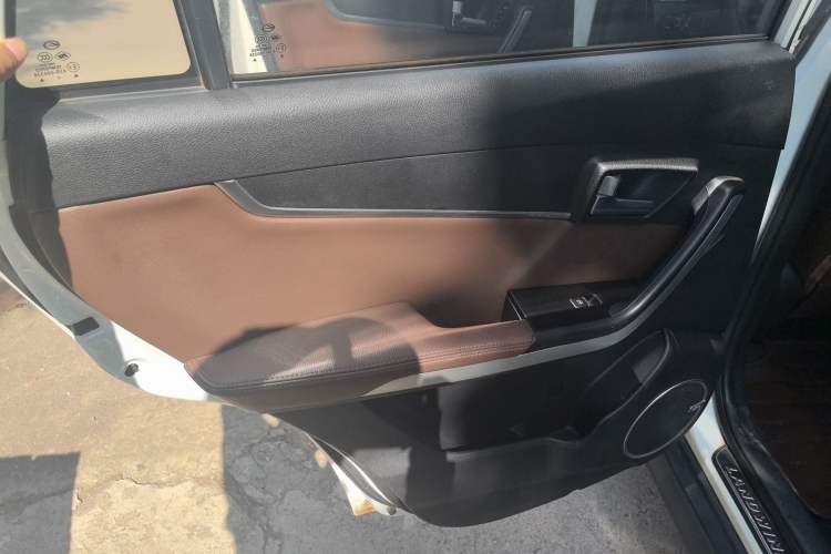 Used Land X5 2016 Plus 1.5T CVT Leading Edition Interior 8