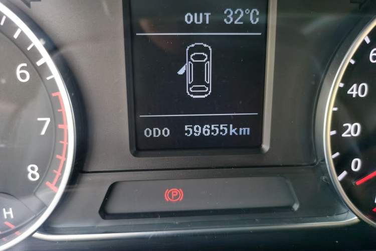 Used Land X5 2016 Plus 1.5T Manual Enjoyment Edition Odometer Close Up