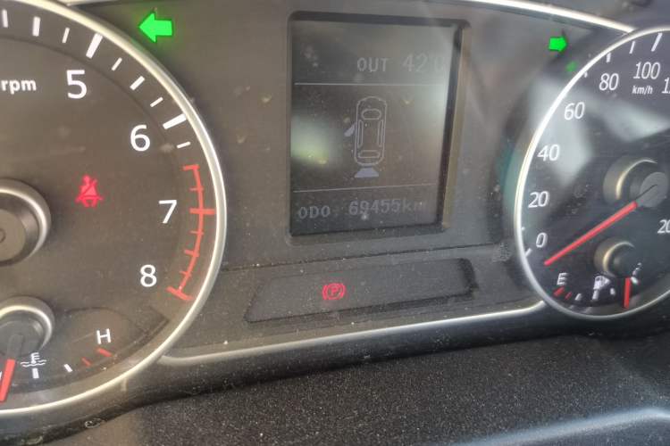 Used Land X5 2016 Plus 1.5T Manual Innovation Edition Odometer Close Up
