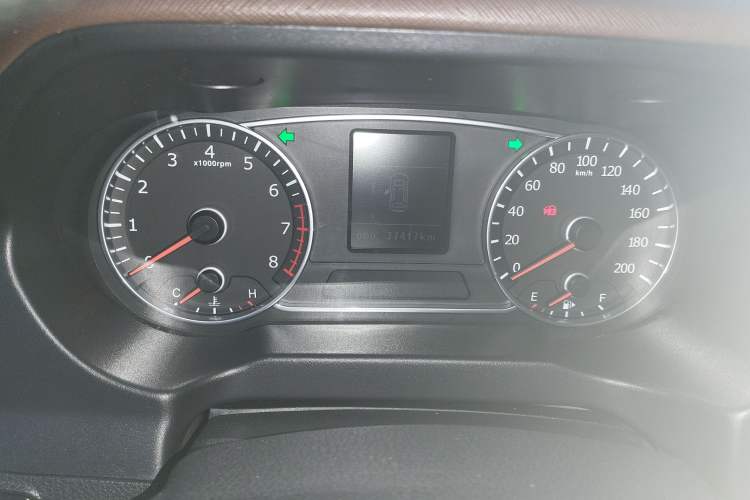 Used Land X5 2016 Plus 2.0T Automatic Innovation Edition Odometer Close Up