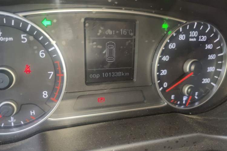 Used Land X5 2016 Plus 1.5T Manual Innovation Edition Odometer Close Up