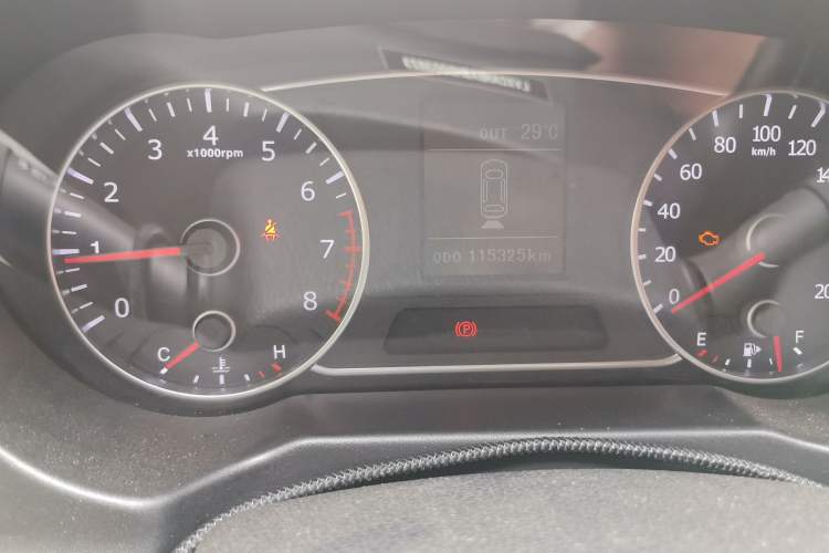 Used Land X5 2016 Plus 1.5T Manual Enjoyment Edition Odometer Close Up