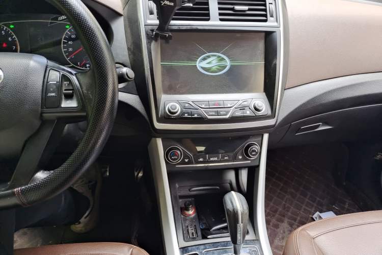 Used Land X5 2016 Plus 1.5T CVT Leading Edition Audio And AC Panel