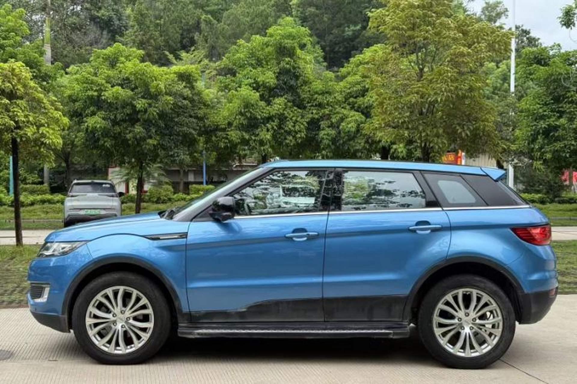 Used Land X7 2015 2.0T Panoramic Prestige Edition Exterior 6