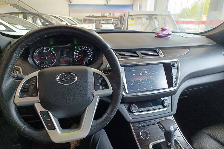 Used Land X7 2015 2.0T Panoramic Prestige Edition Interior 3