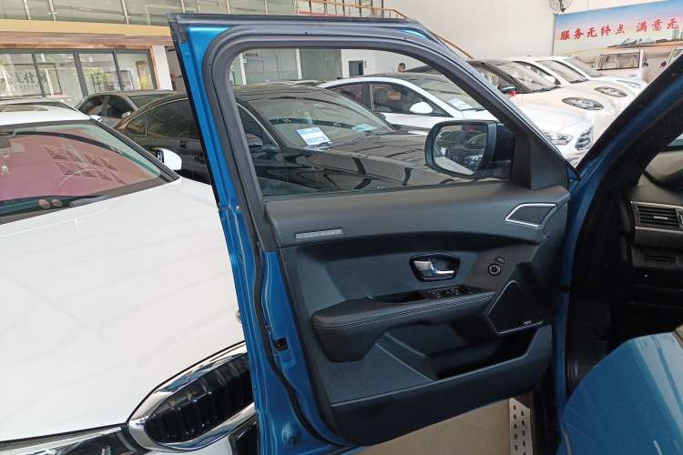 Used Land X7 2015 2.0T Panoramic Prestige Edition Interior 5