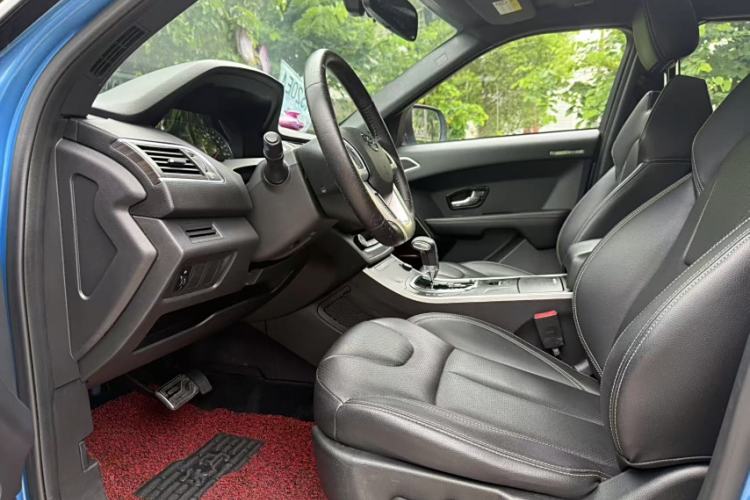 Used Land X7 2015 2.0T Panoramic Prestige Edition Interior 8