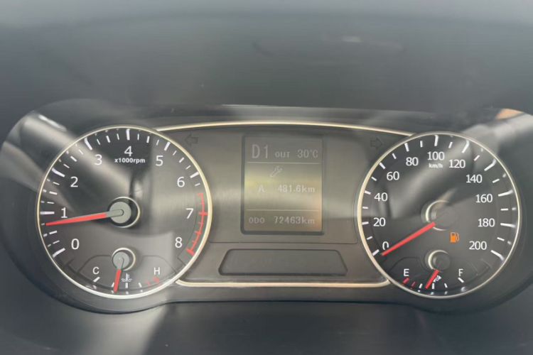 Used Land X7 2015 2.0T Panoramic Prestige Edition Odometer Close Up