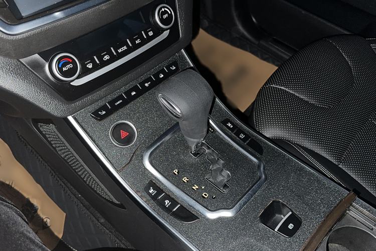 Used Land X7 2015 2.0T Panoramic Prestige Edition Gear Lever