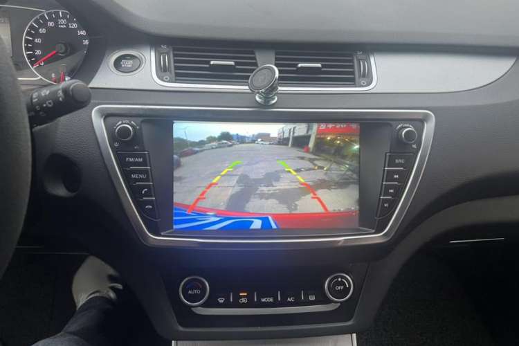 Used Land X7 2015 2.0T Panoramic Luxury Edition Interior 3