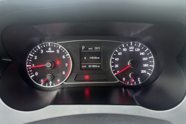 Used Land X7 2015 2.0T Panoramic Luxury Edition Odometer Close Up