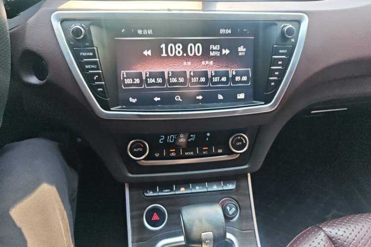 Used Land X7 2015 2.0T Panoramic Prestige Edition Audio And AC Panel