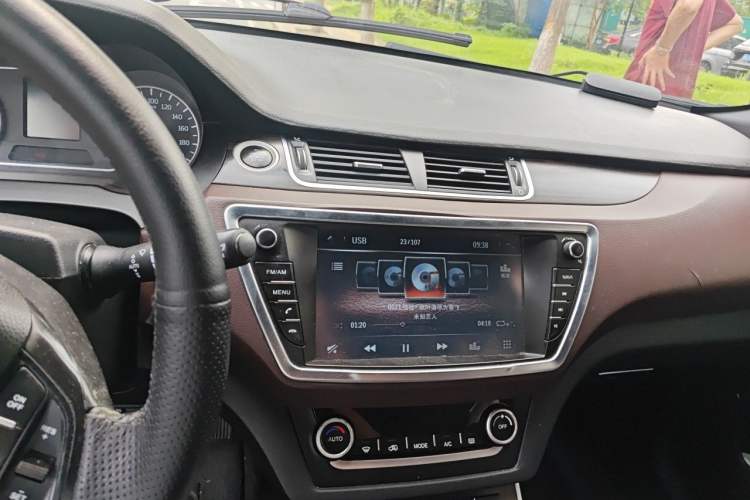 Used Land X7 2015 2.0T Panoramic Flagship Edition Audio And AC Panel