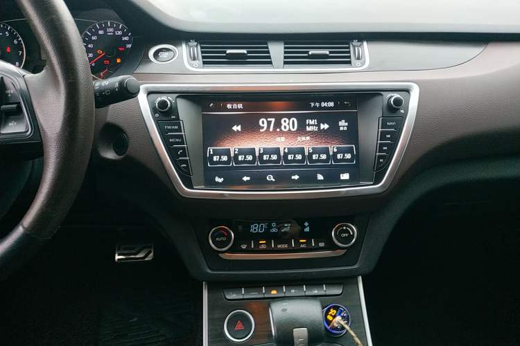Used Land X7 2015 2.0T Panoramic Prestige Edition Audio And AC Panel