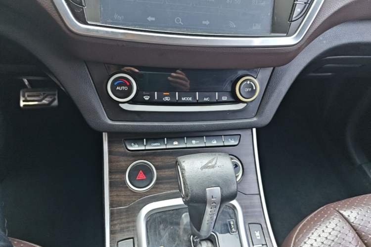 Used Land X7 2015 2.0T Panoramic Prestige Edition Audio And AC Panel