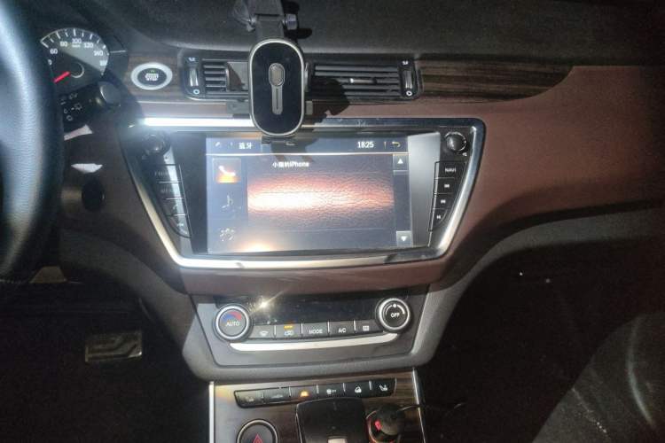 Used Land X7 2015 2.0T Panoramic Prestige Edition Audio And AC Panel